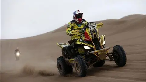 El piloto chileno Ignacio Casale del equipo Tamarugal en acci&oacute;n durante la novena etapa del Rally Dakar, este martes 13 de enero de 2015, entre las localidades de Iquique y Calama (Chile). EFE