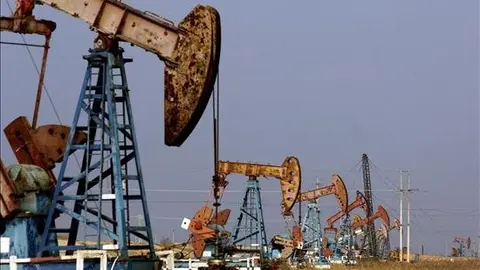 Al t&eacute;rmino de la sesi&oacute;n de hoy en la Bolsa Mercantil de Nueva York (Nymex), los contratos futuros del WTI para entrega en febrero, los de m&aacute;s pr&oacute;ximo vencimiento, subieron 2,59 d&oacute;lares respecto al cierre del martes. EFE/Archivo 