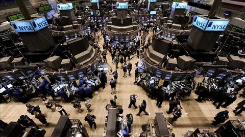 Wall Street cierra con fuertes p&eacute;rdidas y el Dow Jones baja un 1 por ciento